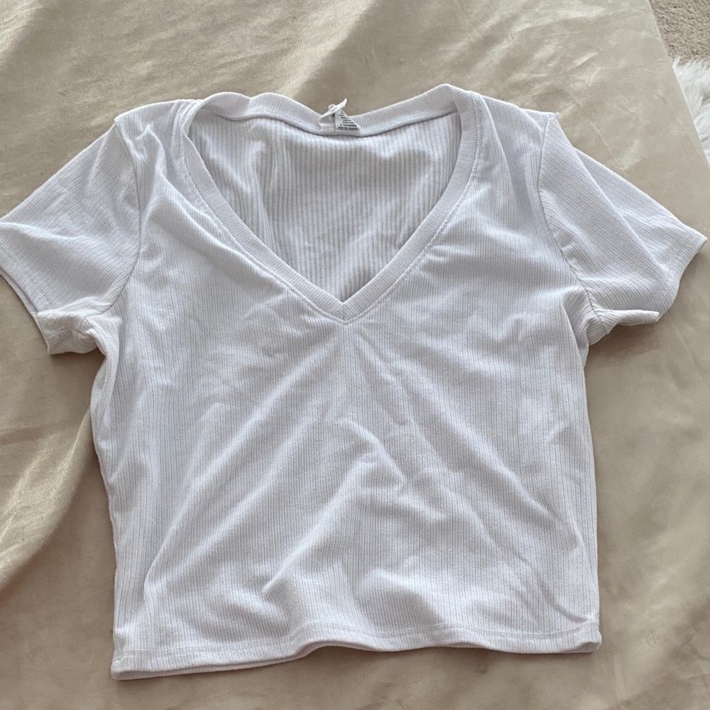 Tilly's White Ribbed V-Neck Tee